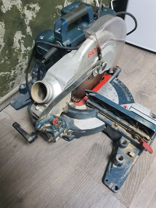 Настолен циркуляр BOSCH GCM 10