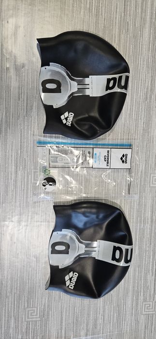 Cască înot copiii Arena   Reversibila(2 fete alb,negru) 2 buc achiziție Italia acum 2 ani(25€buc)