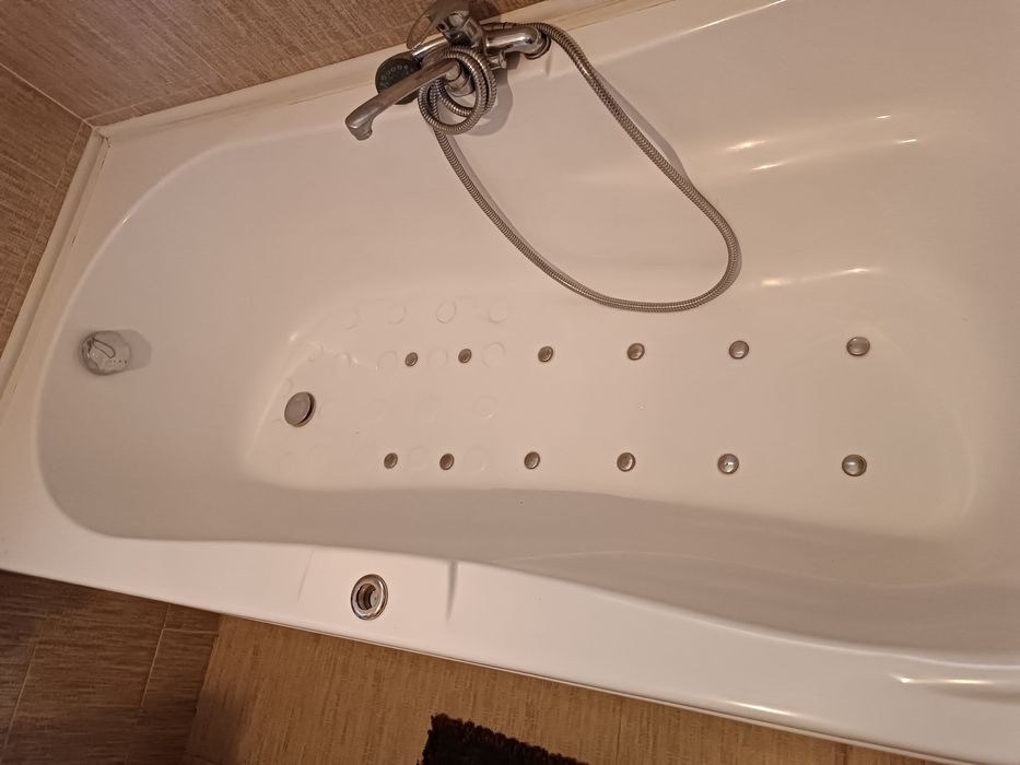 Vând cadă hidromasaj, preț negociabil