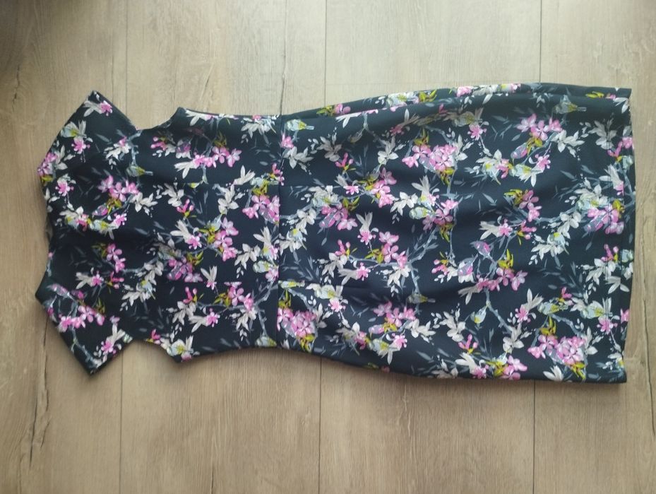 Рокля на цветя, рокля в син цвят и рокля- черна дантела.