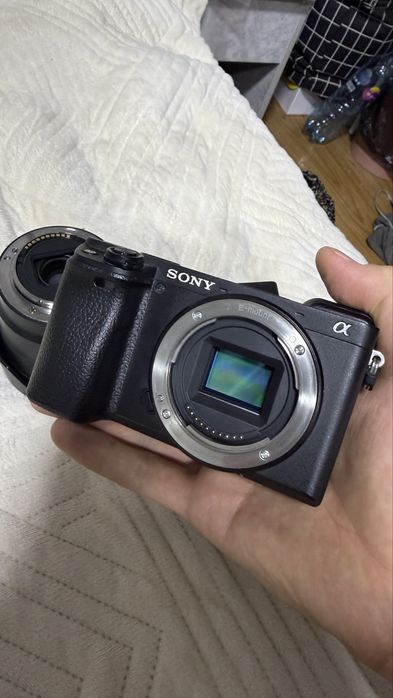 Продам камеру с обьективом sony 6400