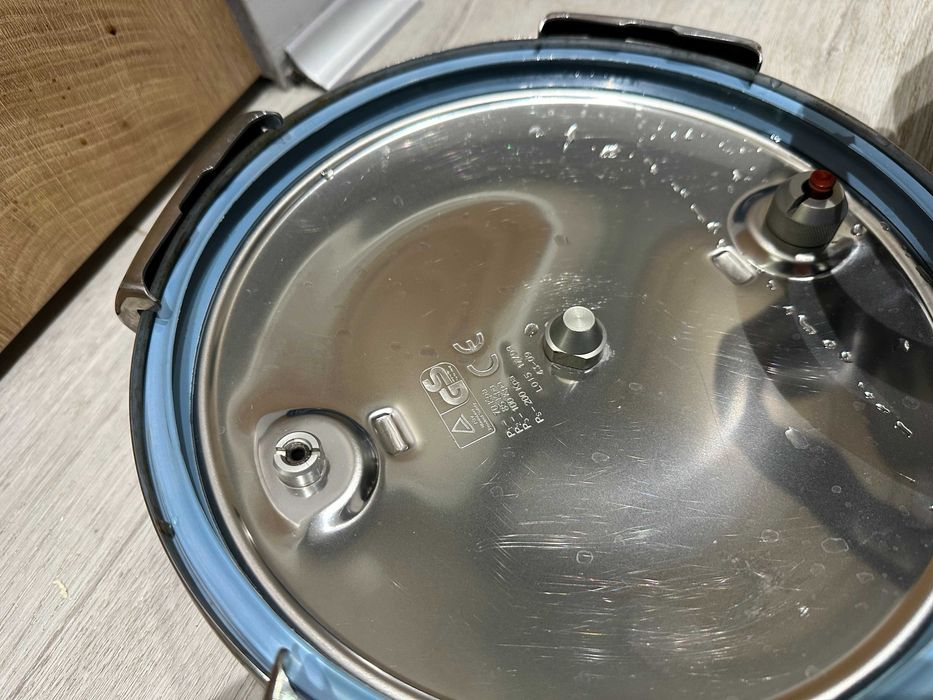 Тенджера под налягане BEEM Omni Perfect 5L