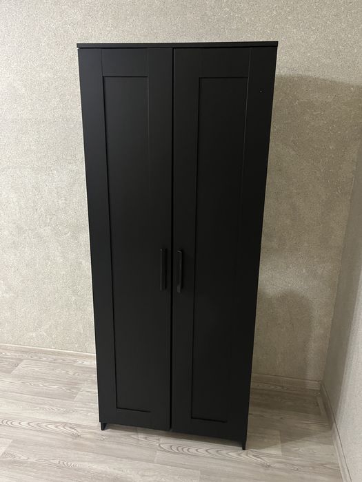 Шкаф в черном цвете