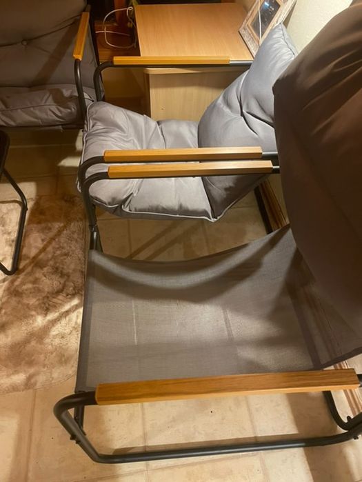 Комплект мебели – столове, диван и малка маса