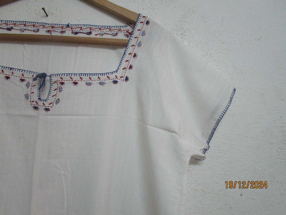 Автентична кенарена нощница с бродерия