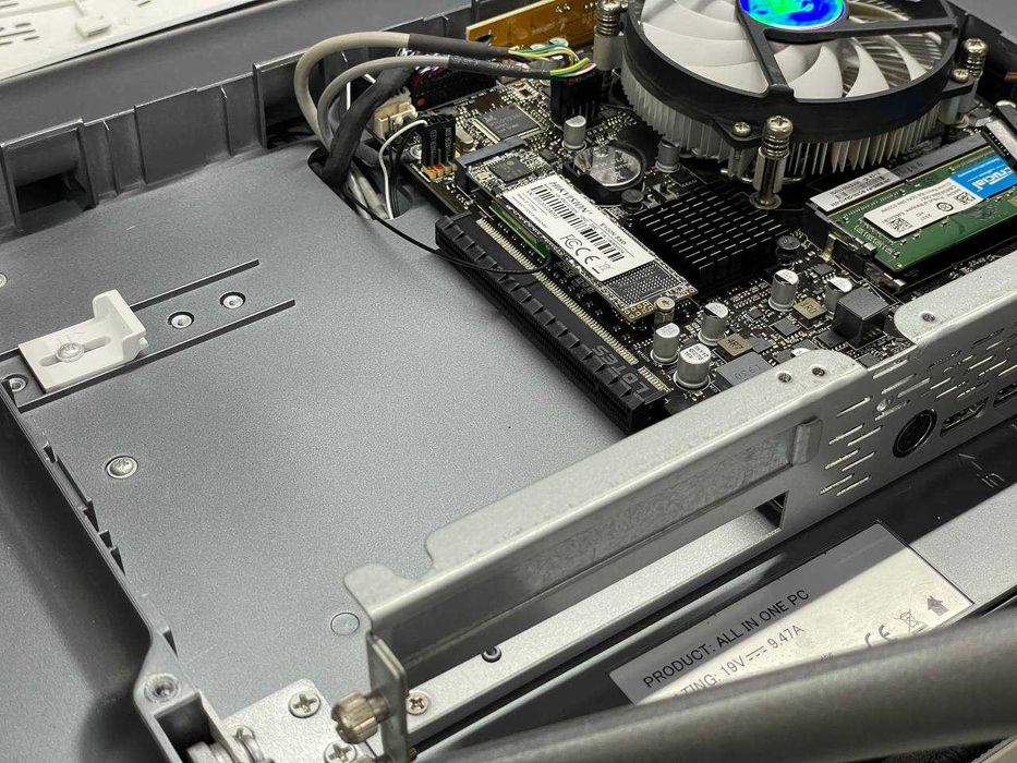 Monoblok AVTECH 24 FHD iPS/ i5 9400 / 8GB / NVMe 128GB ARZON Manablok