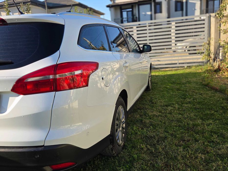 Ford Focus alb 2017
