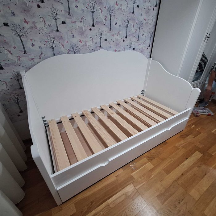 TRANSPORT GRATUIT.Pat din lemn masiv cu spatiu pt.depozitare.Cod 123