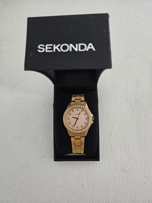 Ceas Sekonda nou,in cutie