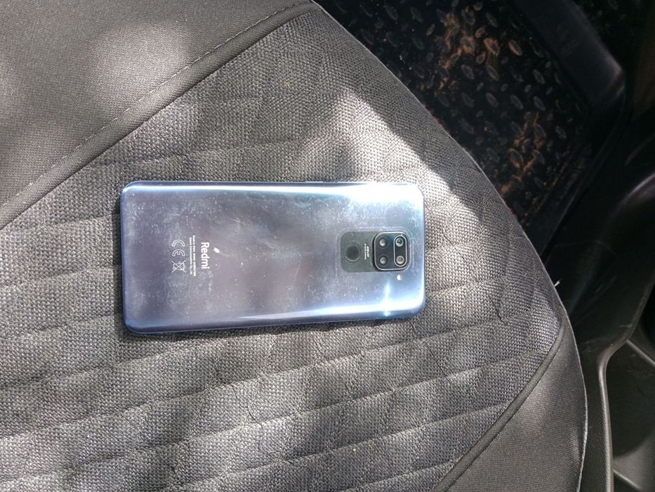 Telefon sotiladi holati yaxshi ishlab turibdi sensorli ozgina singan h