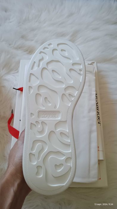 Adidași MaQueen piele