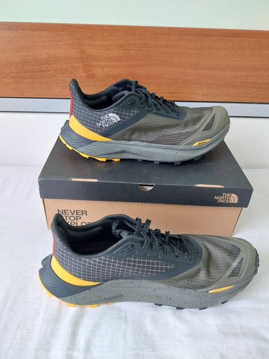 Чисто нови мъжки маратонки North Face