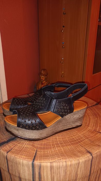 Чисто нови обувки и маратонки