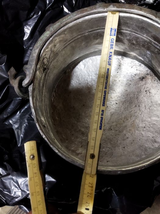 Менче 100 годишно