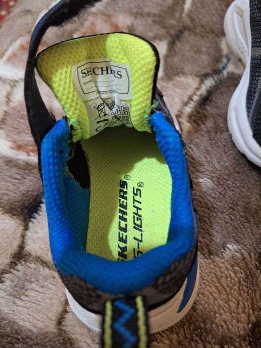 Vand adidasi skechers