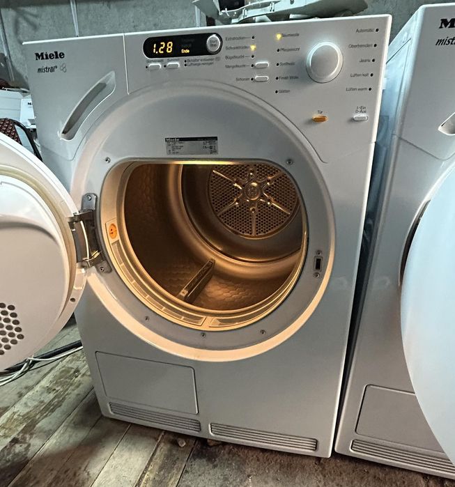 Кондезна сушилня Miele T7744 Mistral C