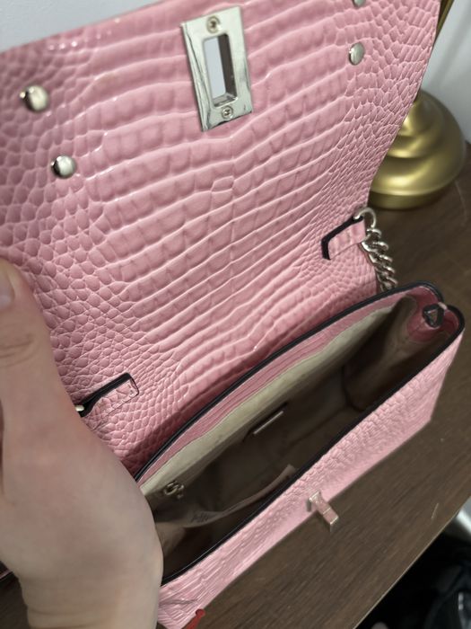 Чанта Guess в розов цвят с дълга дръжка