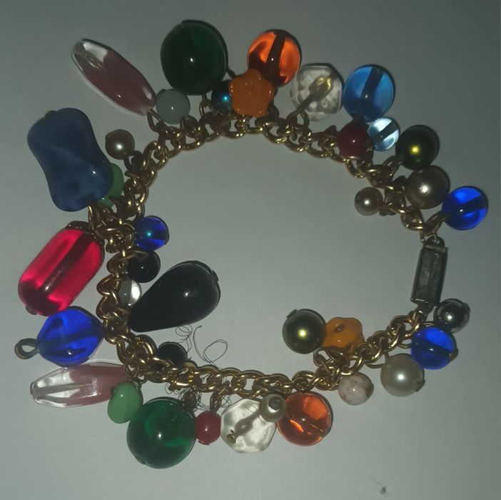 Гривна златист цвят с камъчета