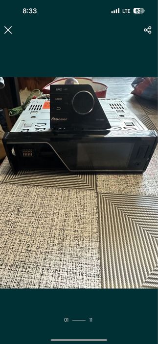 Pioneer MVH 8300 BT.
