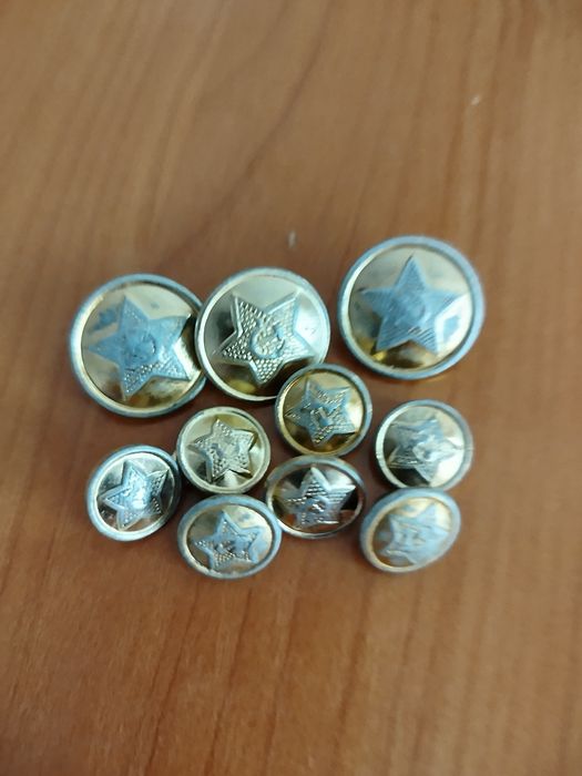 Продам нагрудные значки ромбовидные