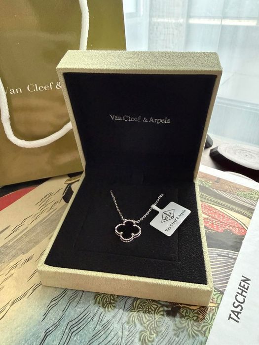 Сребърно колие Van Cleef & Arpels (черно)