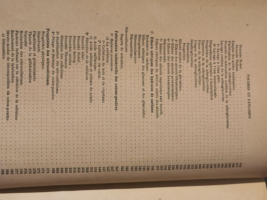 Pulbere și Explozive în limba franceză