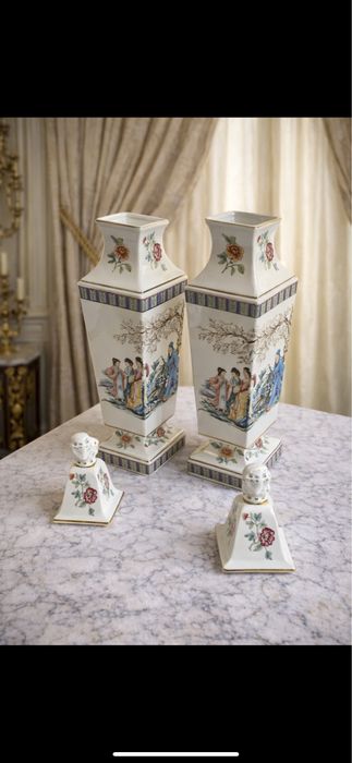 Декоративен порцеланов комплект – чифт вази с капаци, шведски произход