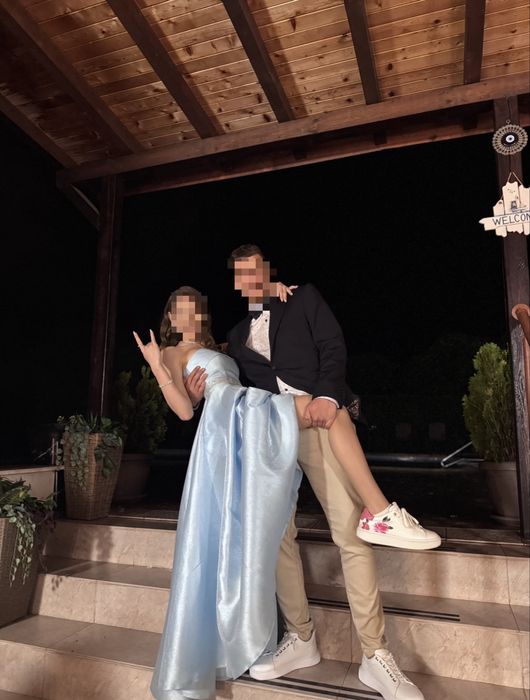 Продавам синя елегантна бална рокля