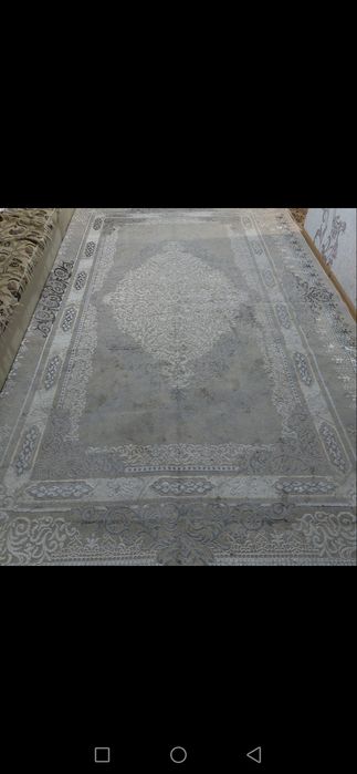 Продам ковëр плотный размер 2,5 *4