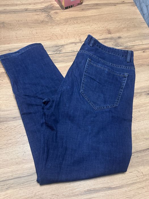 Пролаются джинсы и две пары брюк,