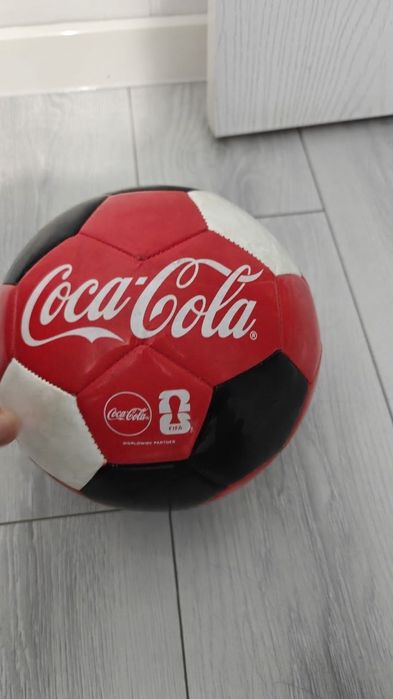 Мяч  и насос  от Coca-Coli