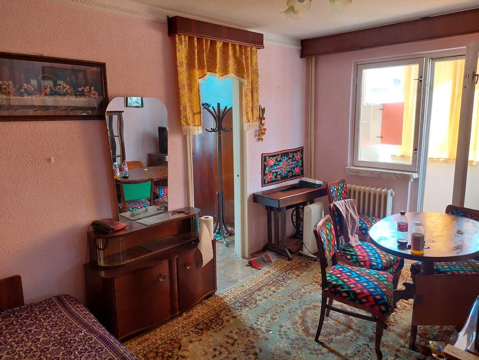 Vand apartament 2 camere str Aleea Saturn, langa piata et 3