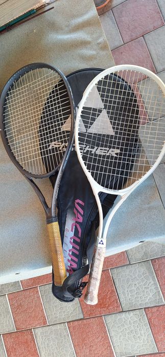 Vand 2 rachete tenis