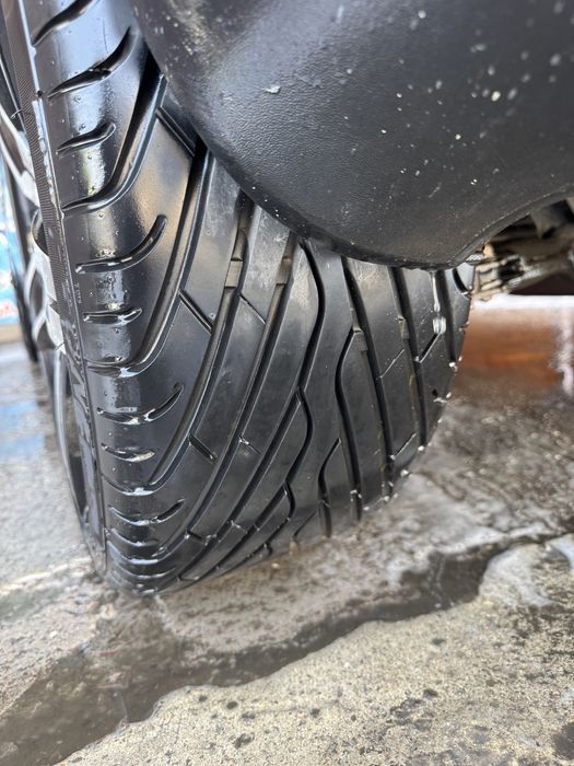 Диска с шинами 245/35/R20