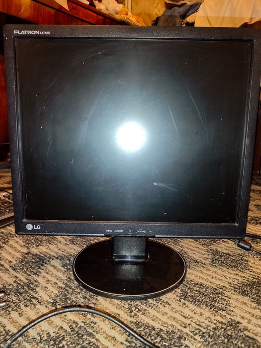 LG L17 kompyuter monitori sotiladi