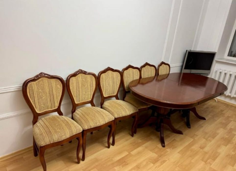 Продам Гостиный стол со стульями!