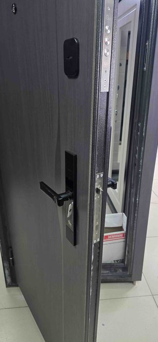 Дверь металлическая входная Б/У