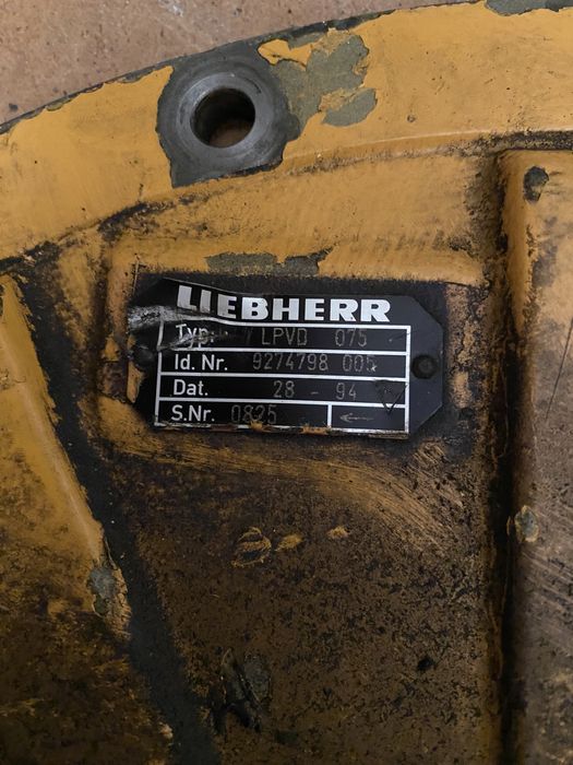 Liebherr d904 двигатель насос