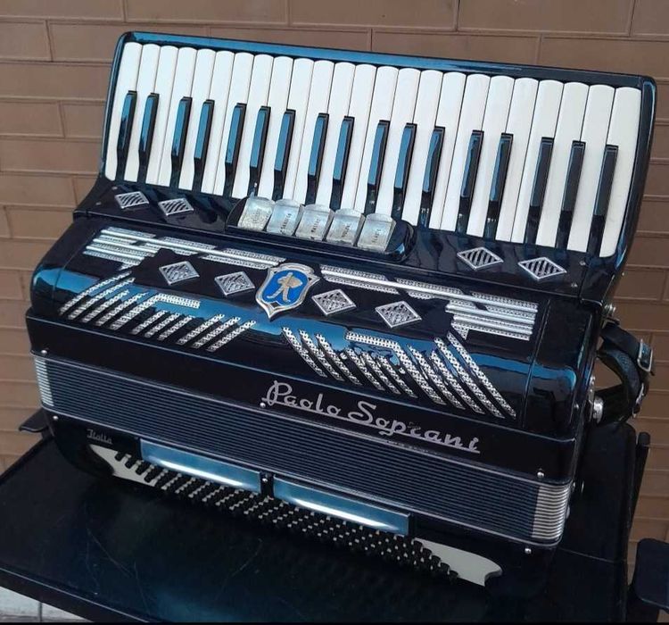 Vând acordeon Paolo Soprani 120 Basi