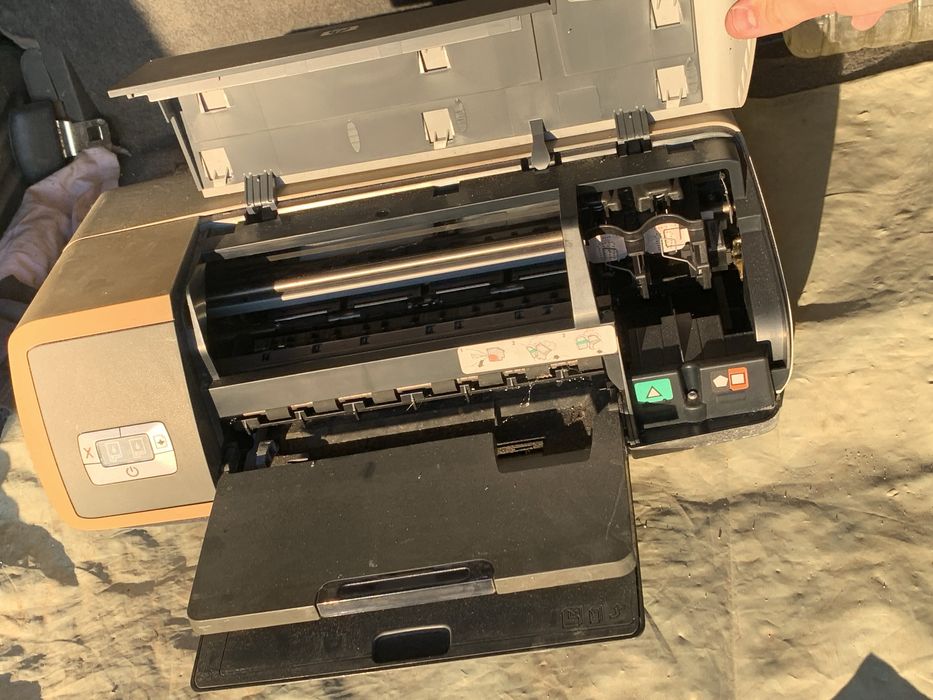 Продавам 4 Броя Мастиленоструен Принтер HP Deskjet 5740