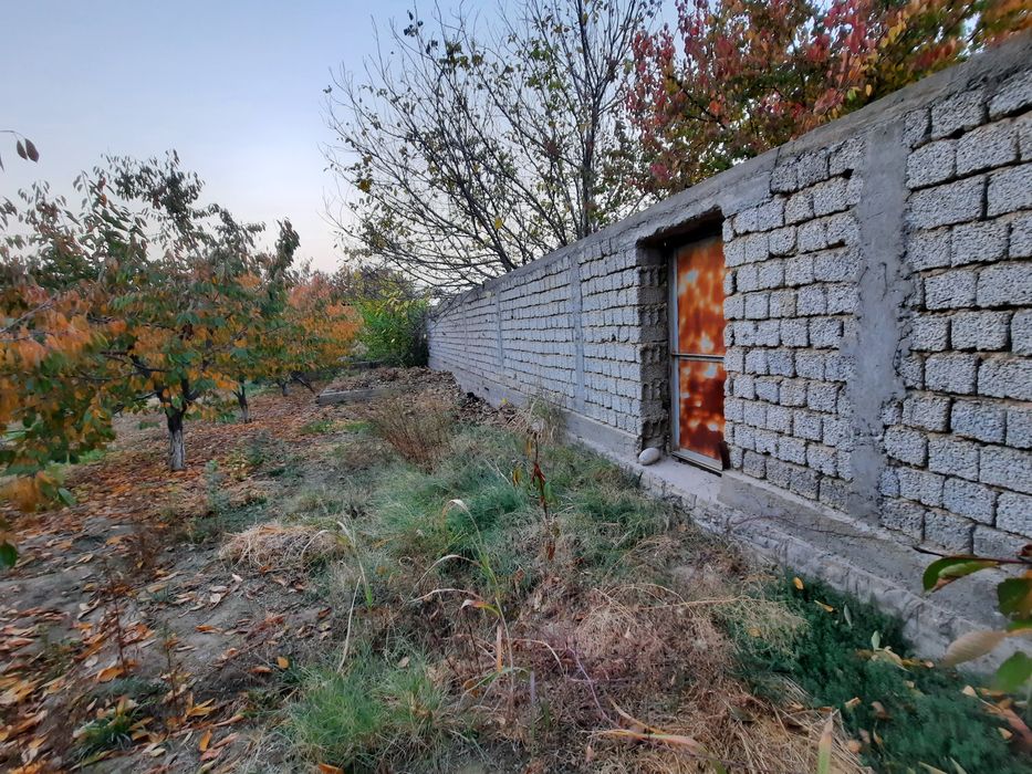 Продаю землю 12 соток.   Yer uchastkasi sotiladi 12 sotix.