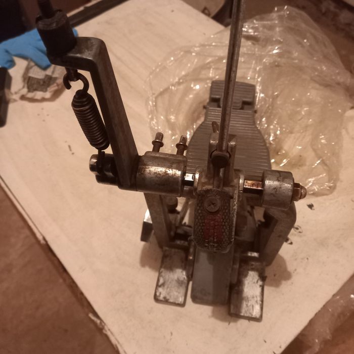 Педал за барабани по договаряне