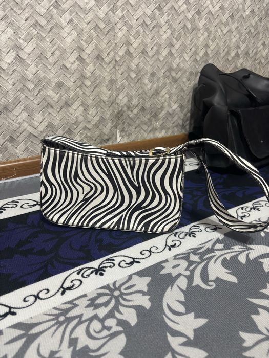 Сумочки через плечо