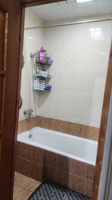 Gulobod da 5 xonali 4 etaj Kvartira sotiladi !!