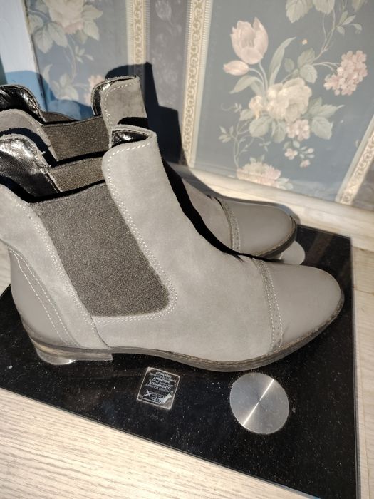 Елегантни кожени боти