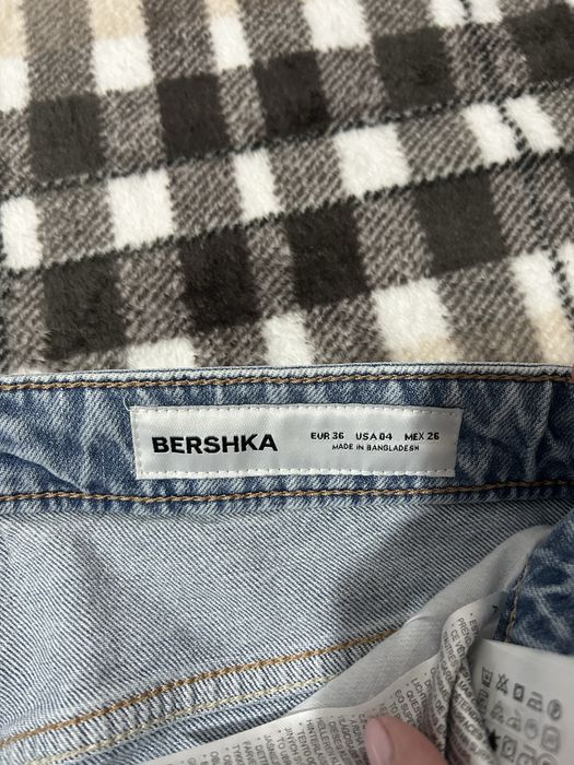 Blugi Bershka, ca noi