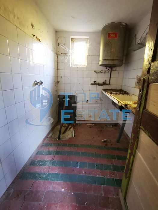 Двуетажна къща с голям двор в село Соколово, област Габрово