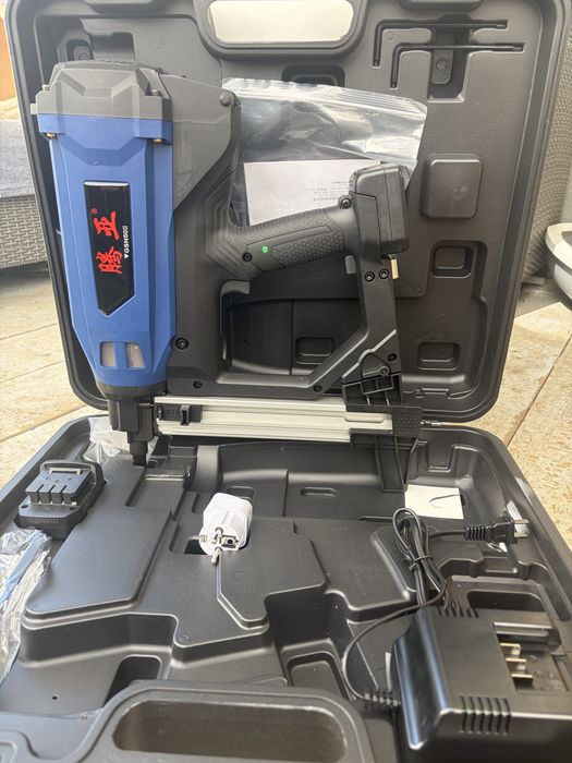 Pistol cuie beton NOU cu 5000 de cuie si gazul aferent