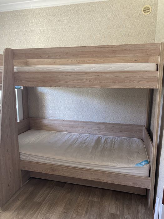 Продам двухярусную кровать