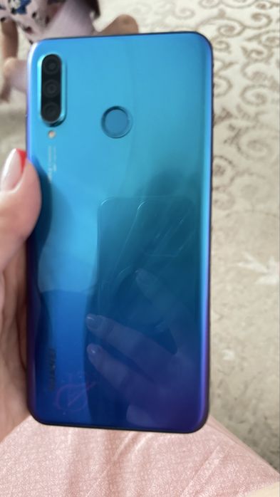 Продам телефон p30lite